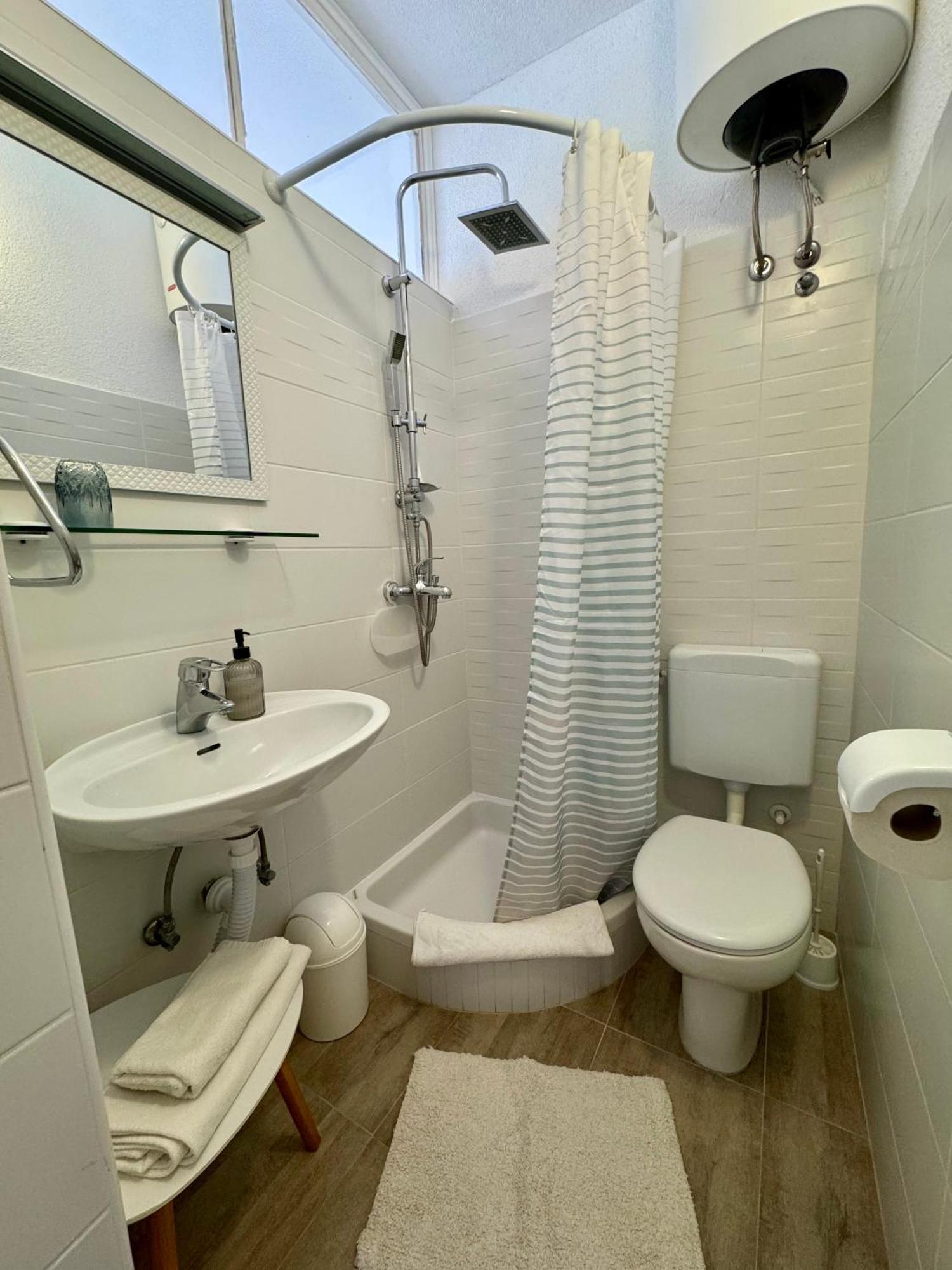 Zile Apartment Sucuraj