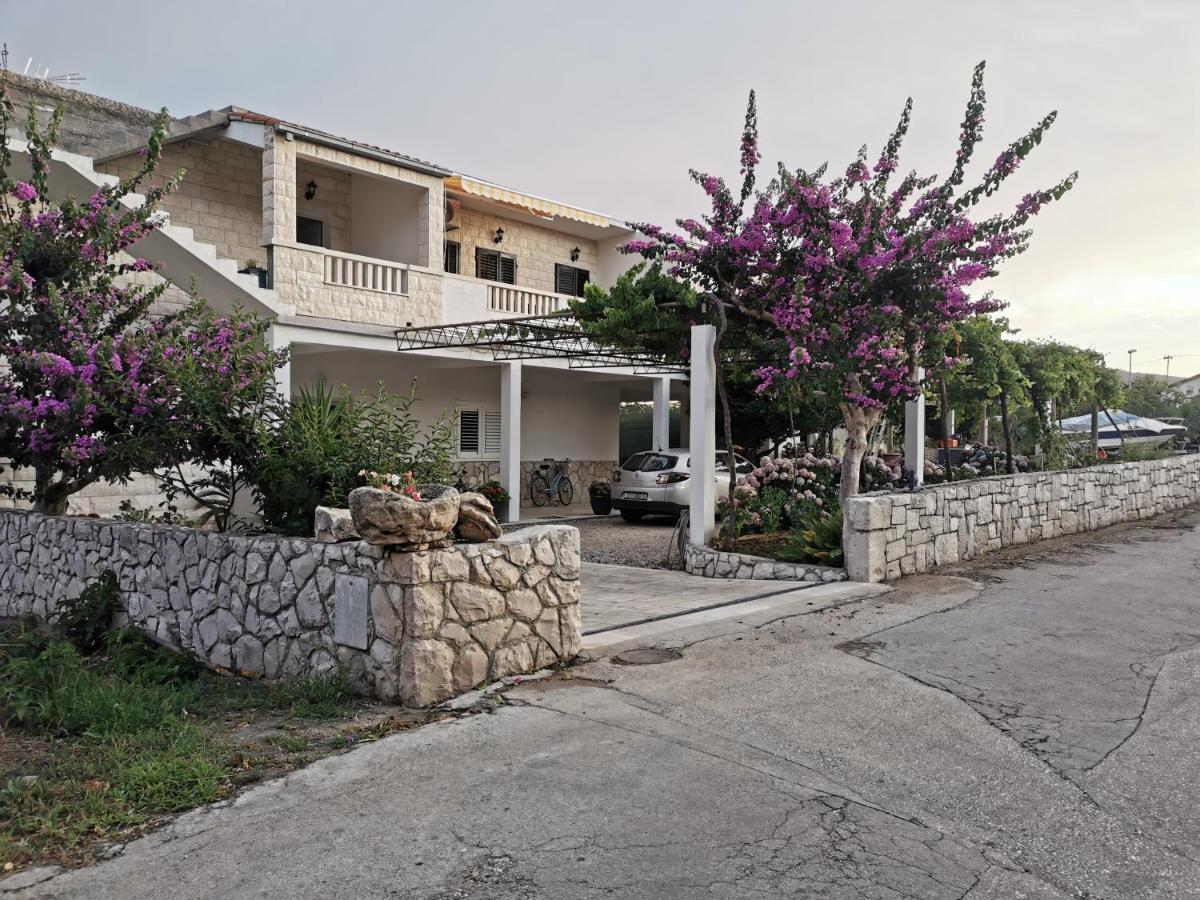 Zile Apartment *